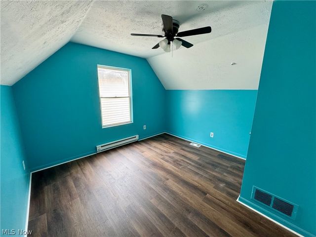 359 W Chalmers Avenue, Youngstown, OH 44511