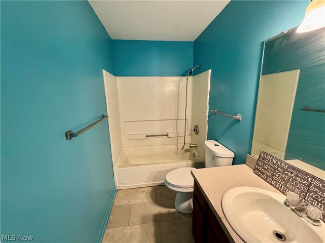 359 W Chalmers Avenue, Youngstown, OH 44511