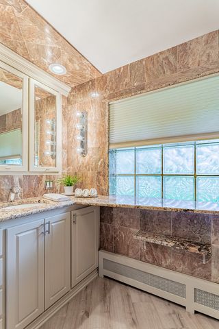 711 E Greenview Road, Itasca, IL 60143