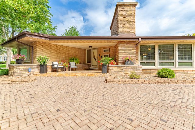 711 E Greenview Road, Itasca, IL 60143