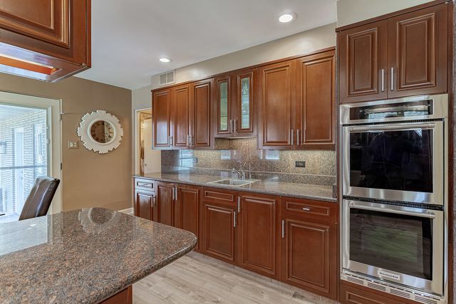 711 E Greenview Road, Itasca, IL 60143