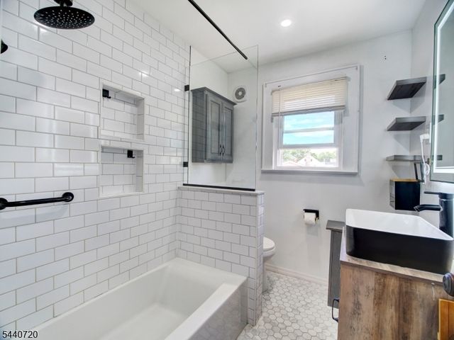 141 Parker Rd, Elizabeth City, NJ 07208