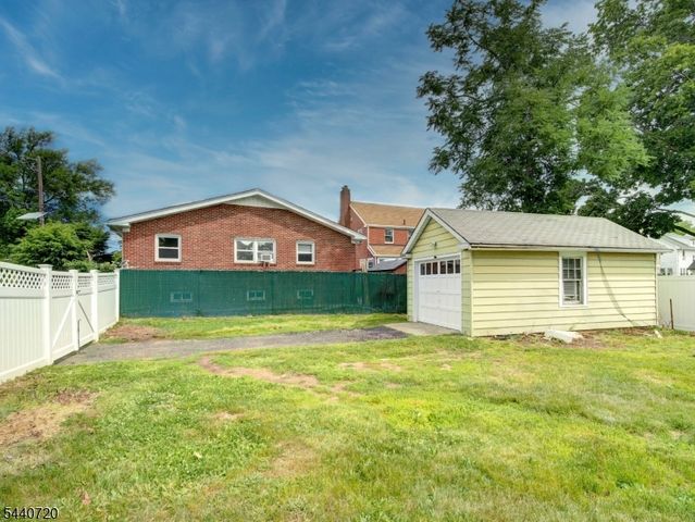 141 Parker Rd, Elizabeth City, NJ 07208