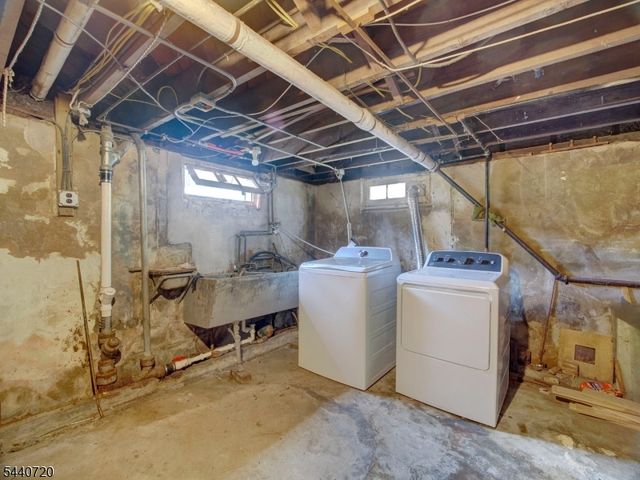 141 Parker Rd, Elizabeth City, NJ 07208