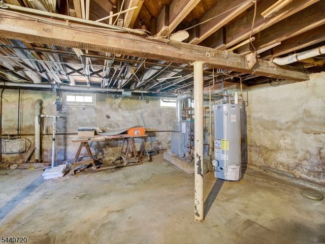 141 Parker Rd, Elizabeth City, NJ 07208