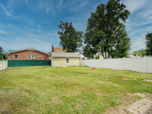141 Parker Rd, Elizabeth City, NJ 07208