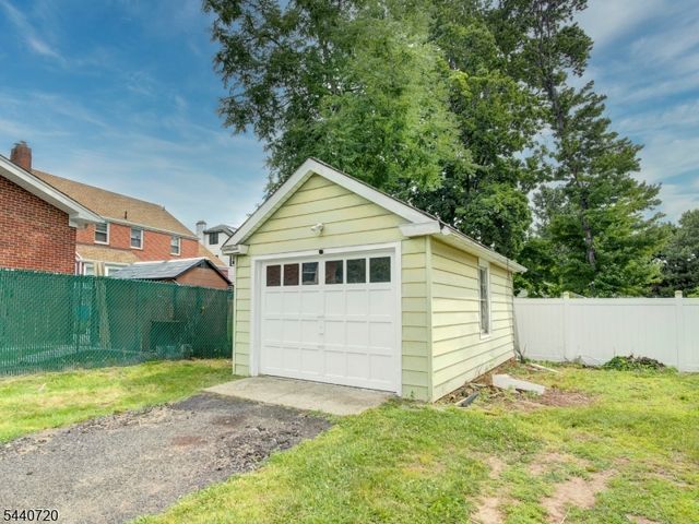 141 Parker Rd, Elizabeth City, NJ 07208