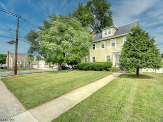 141 Parker Rd, Elizabeth City, NJ 07208