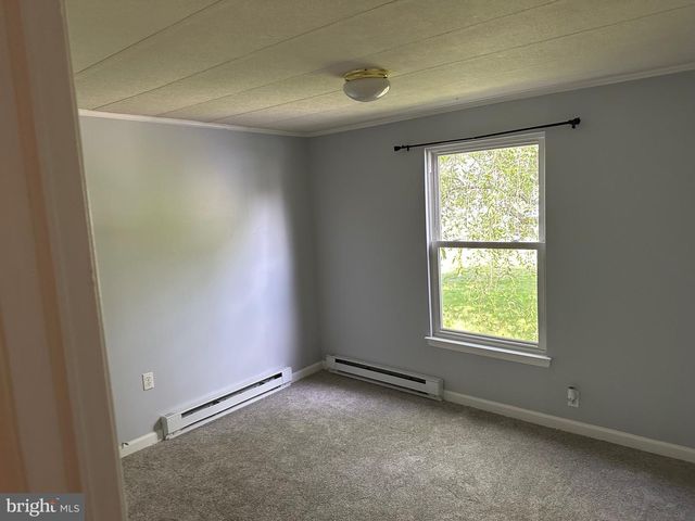 6 WALNUT LN, Quakertown, PA 18951