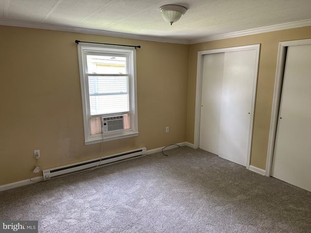 6 WALNUT LN, Quakertown, PA 18951