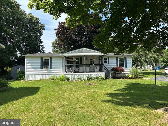 6 WALNUT LN, Quakertown, PA 18951