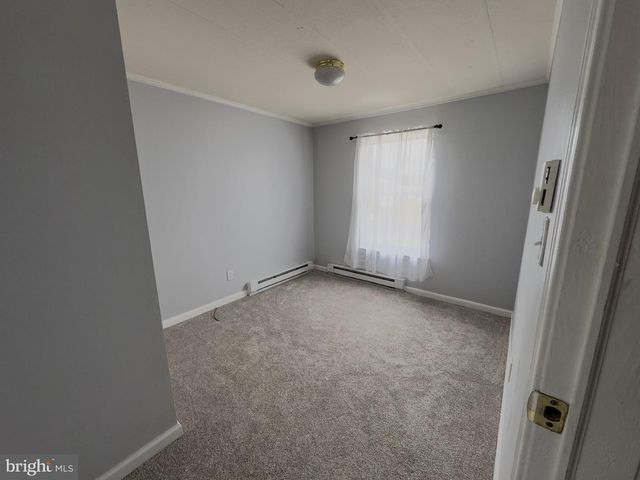 6 WALNUT LN, Quakertown, PA 18951