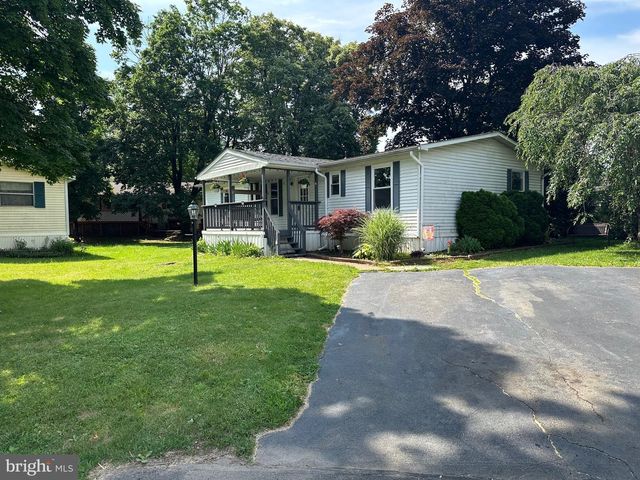 6 WALNUT LN, Quakertown, PA 18951