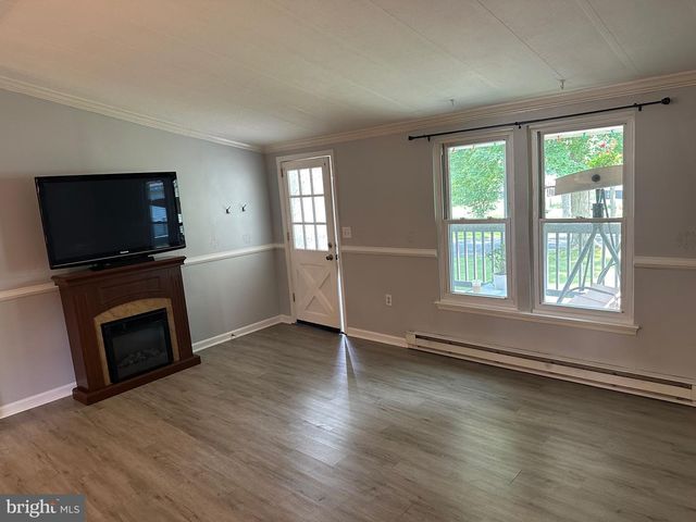 6 WALNUT LN, Quakertown, PA 18951
