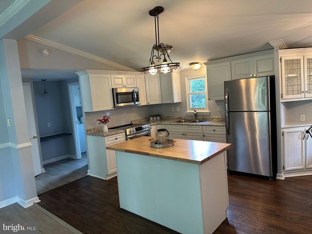 6 WALNUT LN, Quakertown, PA 18951