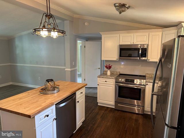 6 WALNUT LN, Quakertown, PA 18951