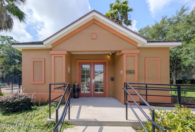 6869 LAKE MIST Lane, Jacksonville, FL 32210