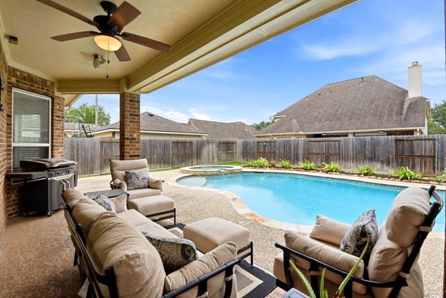 2905 Green Forest Lane, Pearland, TX 77581