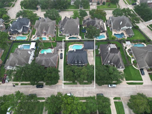 2905 Green Forest Lane, Pearland, TX 77581