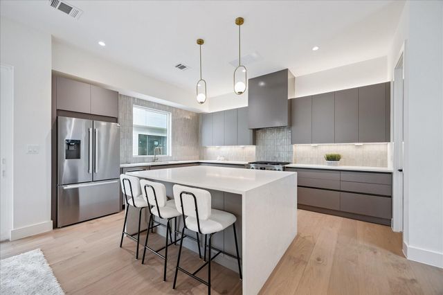 729 W 21st Street A, Houston, TX 77008