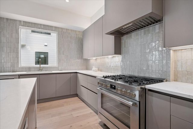 729 W 21st Street A, Houston, TX 77008