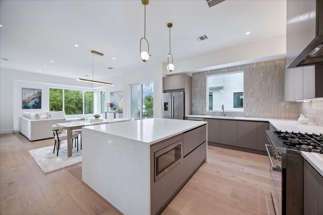 729 W 21st Street A, Houston, TX 77008