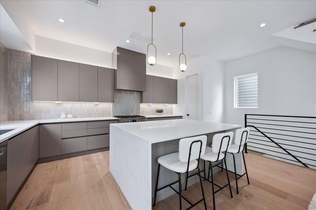 729 W 21st Street A, Houston, TX 77008