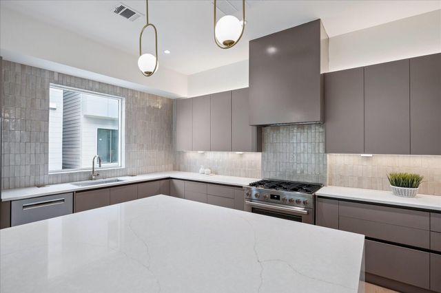 729 W 21st Street A, Houston, TX 77008