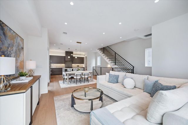 729 W 21st Street A, Houston, TX 77008