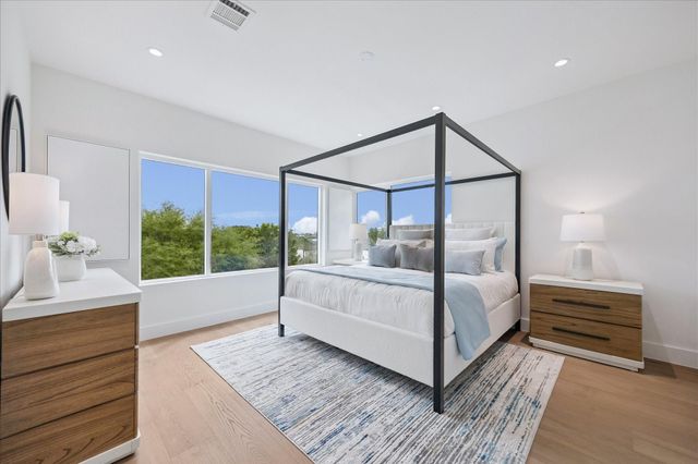 729 W 21st Street A, Houston, TX 77008