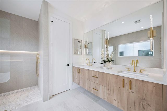 729 W 21st Street A, Houston, TX 77008