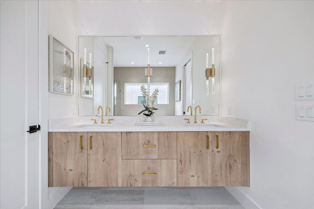 729 W 21st Street A, Houston, TX 77008