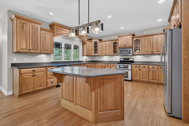 1082 Timber Edge Drive, Morris, IL 60450