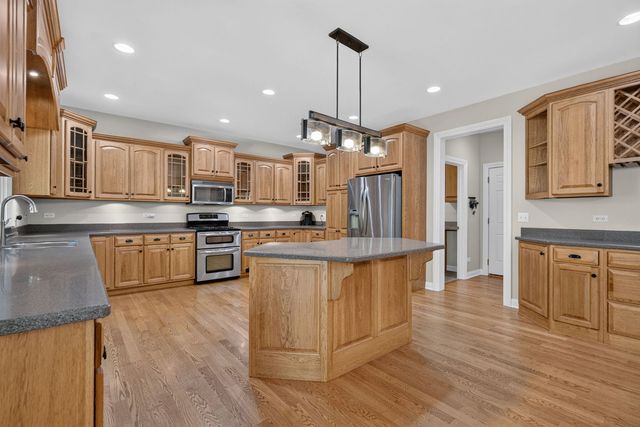1082 Timber Edge Drive, Morris, IL 60450