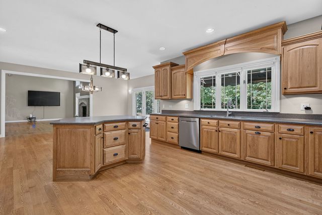 1082 Timber Edge Drive, Morris, IL 60450
