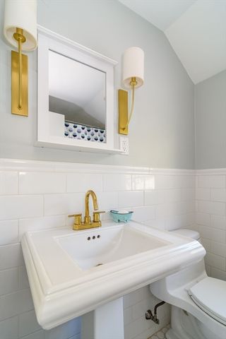 31 Shirley Road, Wellesley, MA 02482
