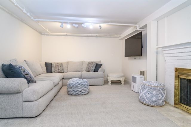 31 Shirley Road, Wellesley, MA 02482