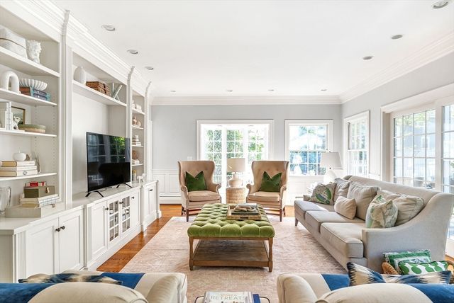 31 Shirley Road, Wellesley, MA 02482