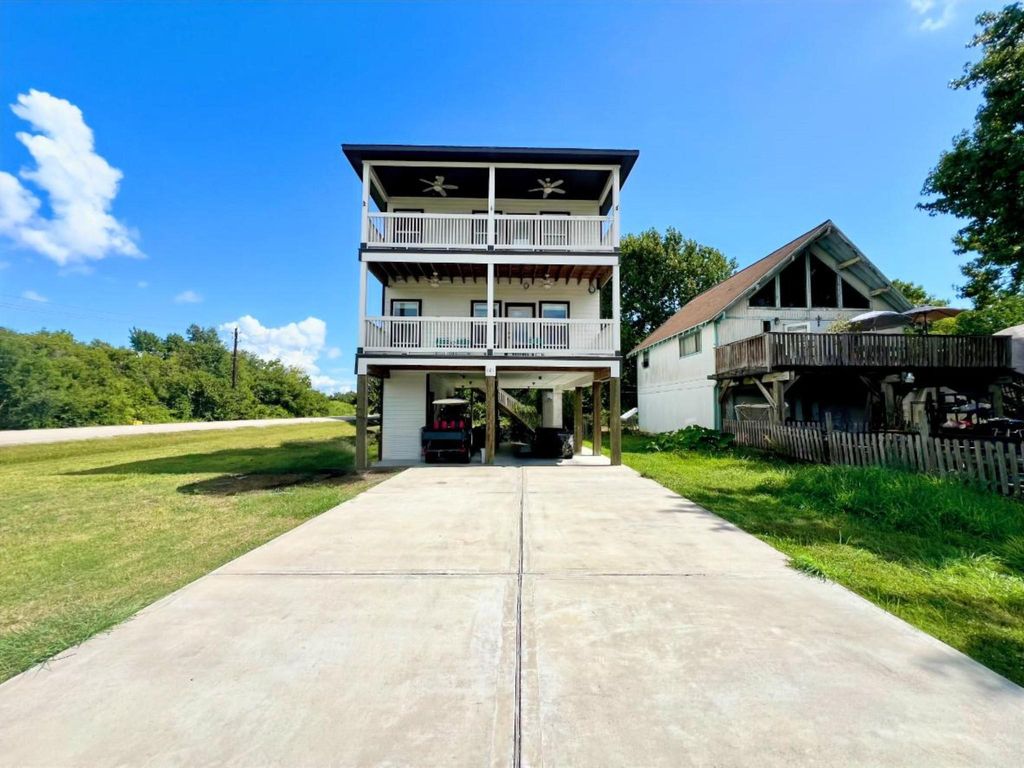 101 Grove Street, La Porte, TX 77571