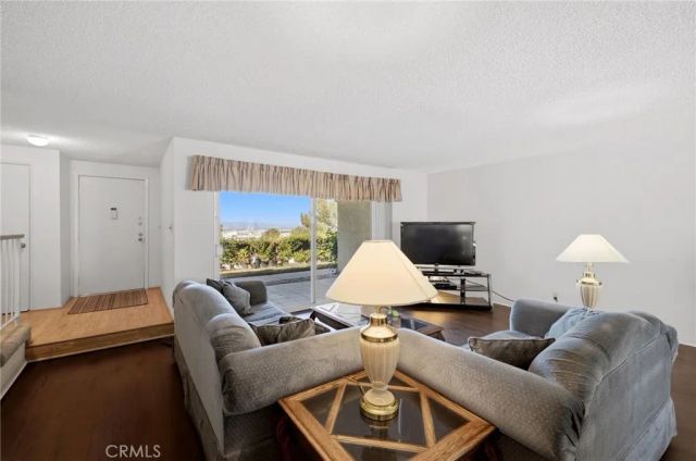 9436 Via Salerno, Sun Valley, CA 91504