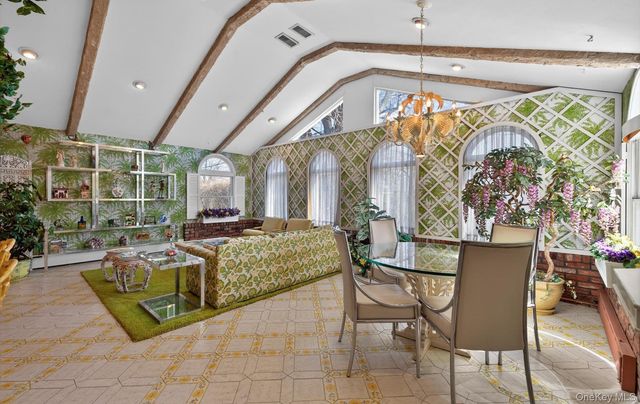 7 Carling Drive, New Hyde Park, NY 11040