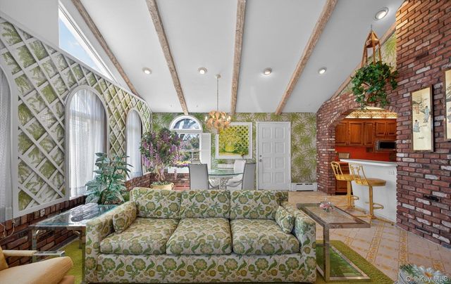 7 Carling Drive, New Hyde Park, NY 11040