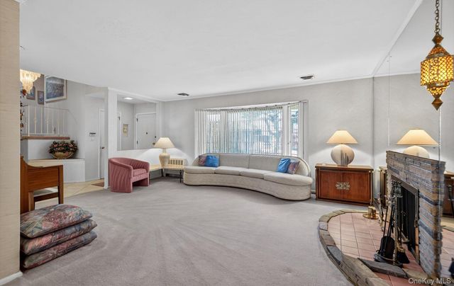 7 Carling Drive, New Hyde Park, NY 11040