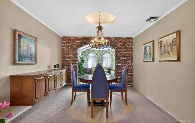 7 Carling Drive, New Hyde Park, NY 11040