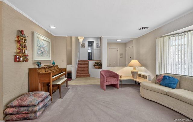 7 Carling Drive, New Hyde Park, NY 11040