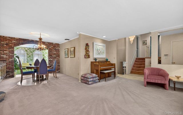 7 Carling Drive, New Hyde Park, NY 11040