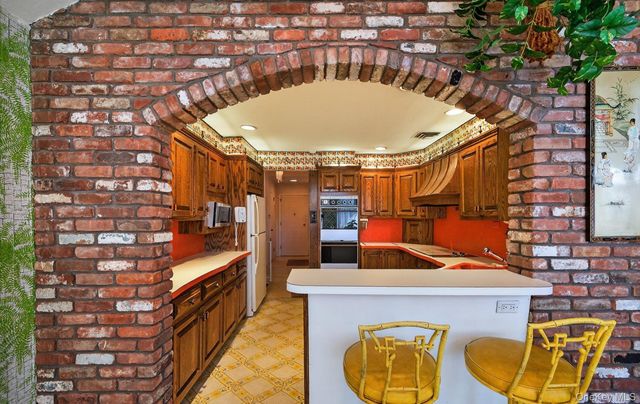 7 Carling Drive, New Hyde Park, NY 11040