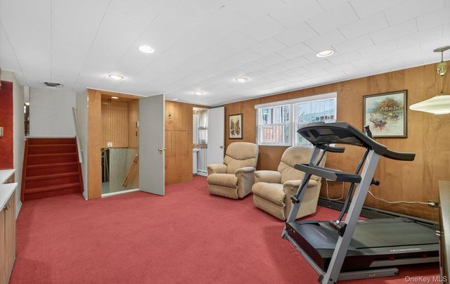 7 Carling Drive, New Hyde Park, NY 11040