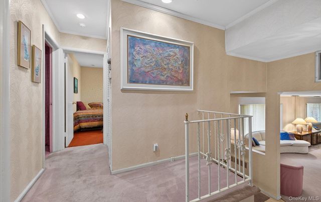 7 Carling Drive, New Hyde Park, NY 11040