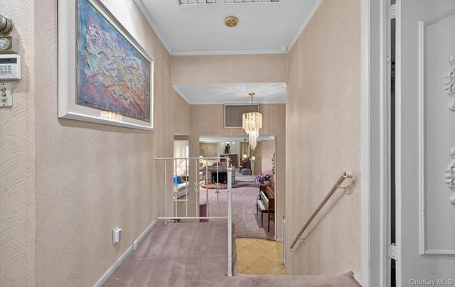 7 Carling Drive, New Hyde Park, NY 11040